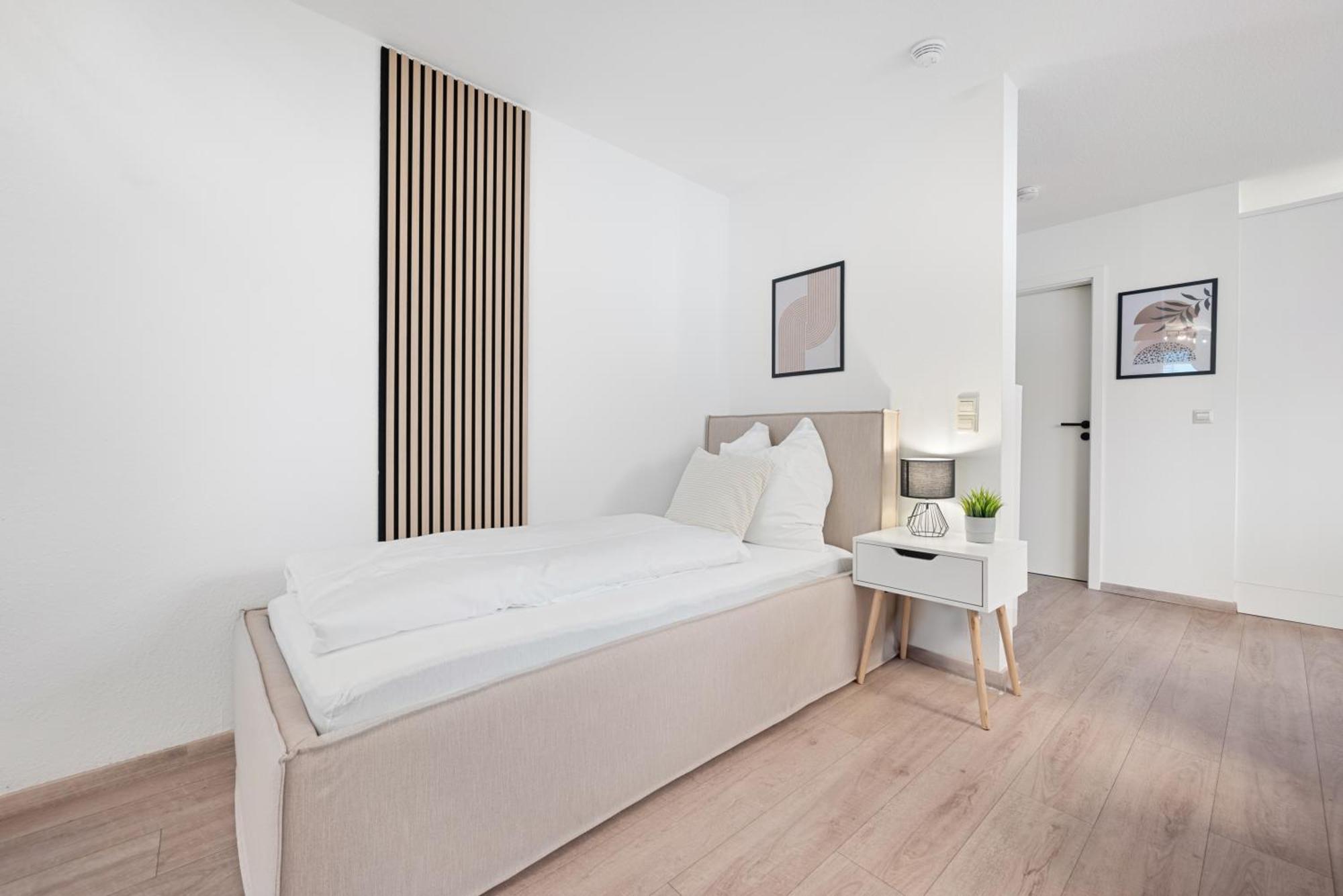 Malu Rooms - Im Stadtzentrum, Smarttv, Netflix, 24H Checkin Ludwigsburg Exteriör bild