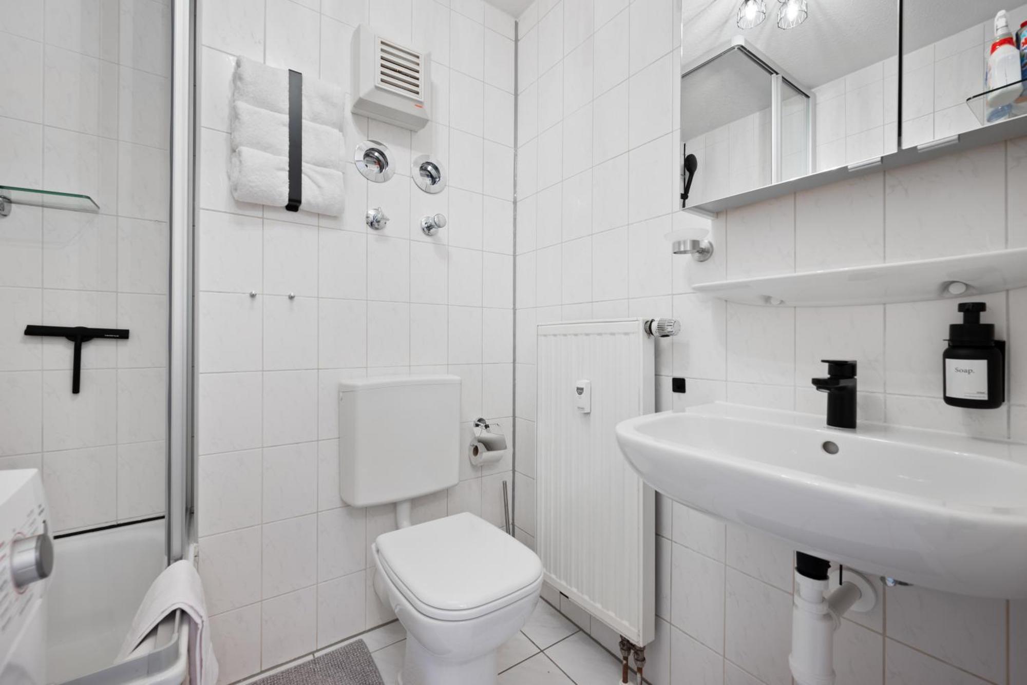 Malu Rooms - Im Stadtzentrum, Smarttv, Netflix, 24H Checkin Ludwigsburg Exteriör bild